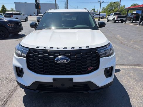 Used 2025 Ford Explorer ST AWD/4WD image 5