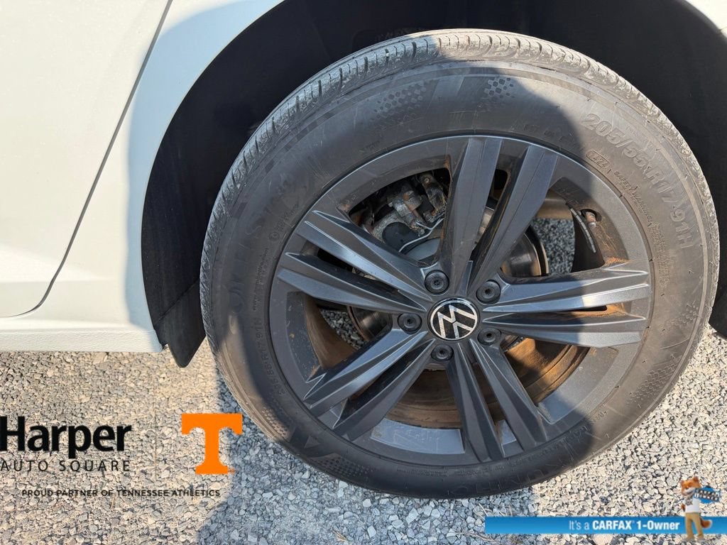 Used 2024 Volkswagen Jetta SE w/ Panoramic Sunroof Package FWD image 20