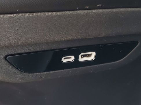 Used 2024 Chrysler Pacifica Touring-L FWD image 33