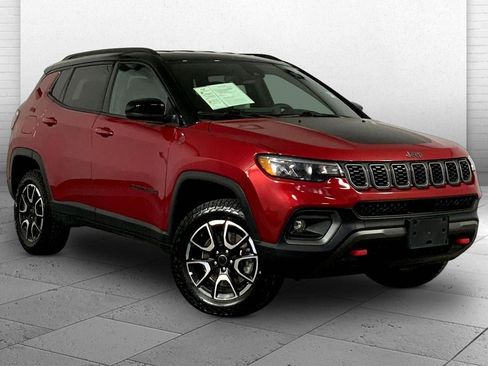 Used 2025 Jeep Compass Trailhawk image 1