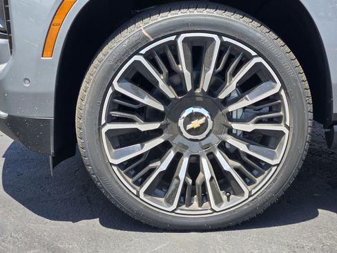New 2026 Chevrolet Tahoe High Country AWD/4WD image 9
