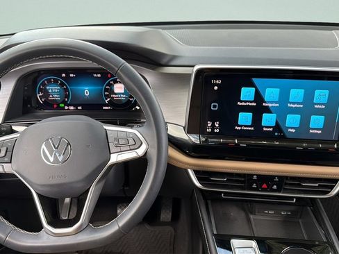 Used 2024 Volkswagen Atlas Cross Sport SE FWD image 19