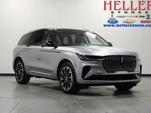 Used 2024 Lincoln Nautilus Reserve image 1