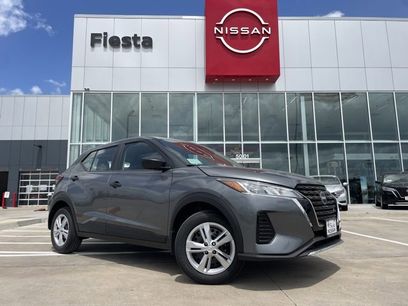 New 2025 Nissan Kicks Play S