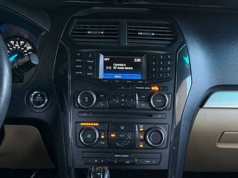 Used 2017 Ford Explorer XLT FWD image 54