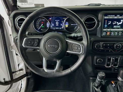 Used 2023 Jeep Wrangler Sahara w/ Cold Weather Group image 17