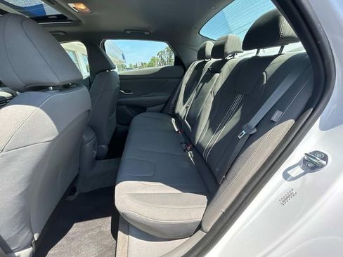 Used 2024 Hyundai Elantra SEL w/ Convenience Package image 13