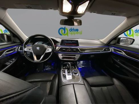 Used 2018 BMW 740i xDrive AWD/4WD image 30