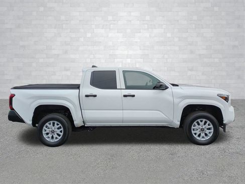 Used 2024 Toyota Tacoma SR image 3