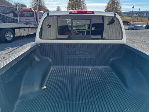 Used 2016 Nissan Frontier SV image 6