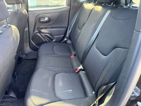 Used 2023 Jeep Renegade Latitude AWD/4WD image 12