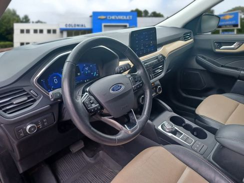 Used 2022 Ford Escape Titanium w/ Titanium Elite Package AWD/4WD image 8