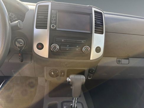 Used 2019 Nissan Frontier SV image 11