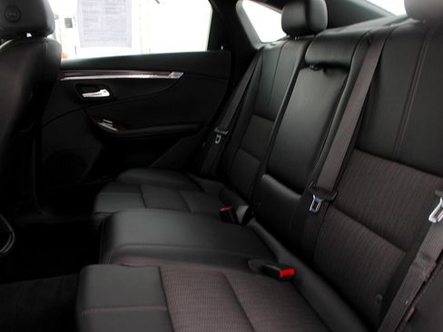 Used 2015 Chevrolet Impala LT w/ Convenience Package image 10