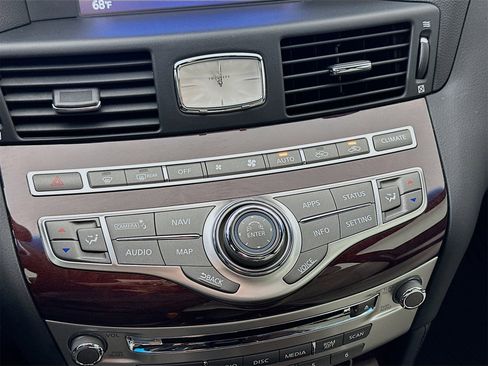 Used 2018 INFINITI Q70 Luxe w/ Sport Package image 17