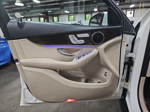 Used 2021 Mercedes-Benz GLC 300 image 26