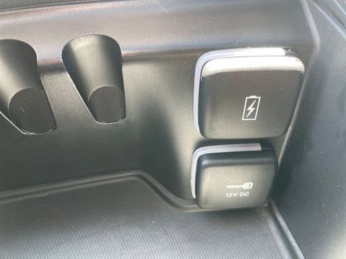 Certified 2023 Chrysler Pacifica Limited FWD image 52