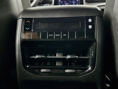 Used 2025 Jeep Grand Cherokee L Laredo RWD image 27