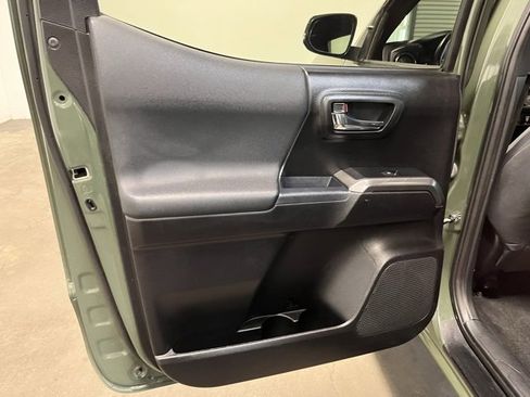 Used 2021 Toyota Tacoma TRD Sport image 19