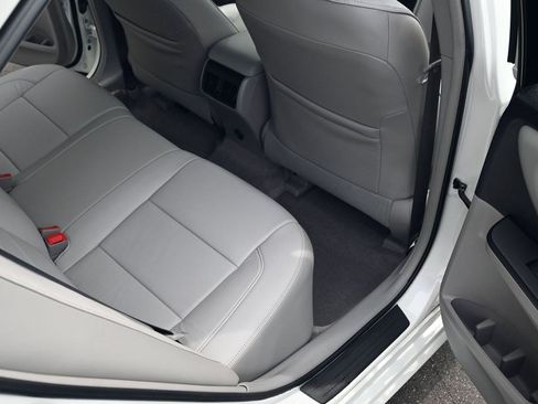 Used 2017 Toyota Camry XLE w/ Moonroof Package FWD image 28
