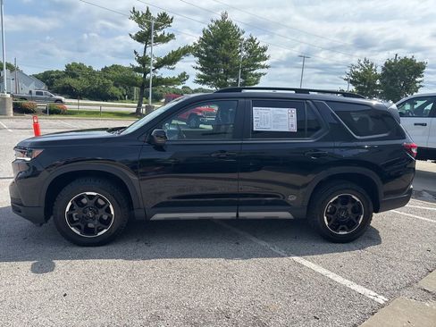 Used 2025 Honda Pilot TrailSport image 16