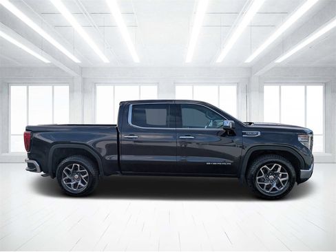 Used 2023 GMC Sierra 1500 SLT image 2