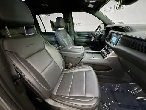 Used 2023 GMC Yukon XL Denali AWD/4WD image 31