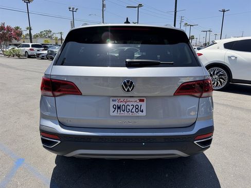 Used 2024 Volkswagen Taos SE FWD image 4