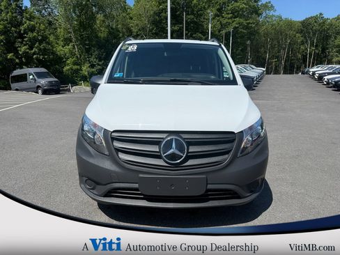 Used 2023 Mercedes-Benz Metris image 3