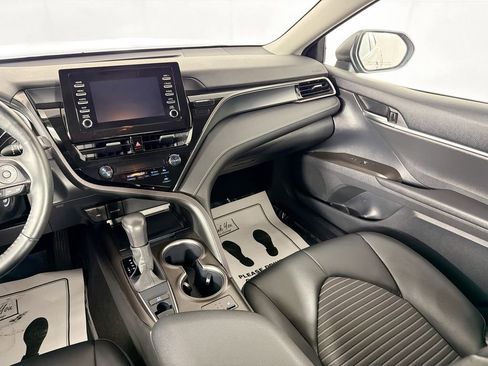 Used 2023 Toyota Camry SE image 22