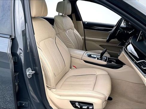 Used 2020 BMW 750i xDrive w/ Executive Package AWD/4WD image 29