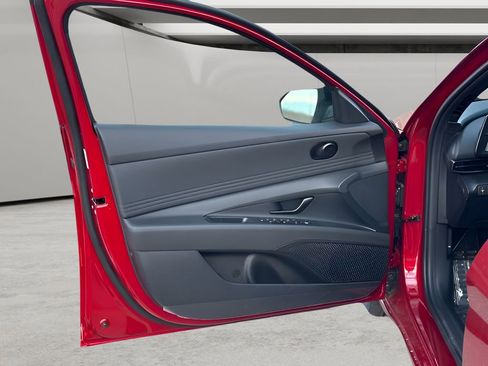 Used 2025 Hyundai Elantra Sport image 25