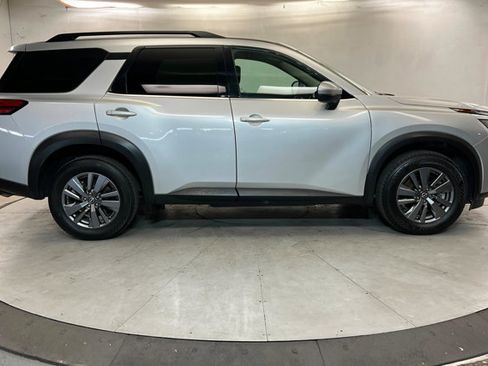 Used 2025 Nissan Pathfinder SV AWD/4WD image 6