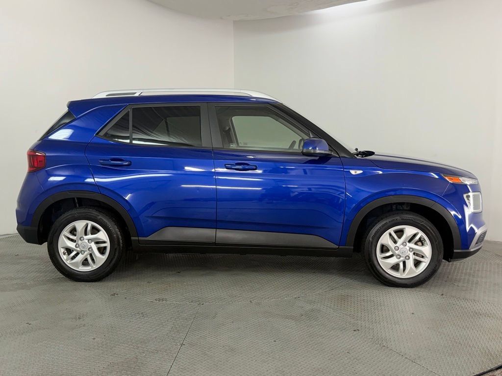 Used 2020 Hyundai Venue SEL FWD image 5