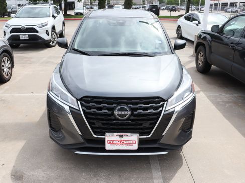 Used 2025 Nissan Kicks Play S image 4