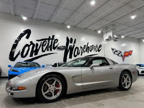 Used 2004 Chevrolet Corvette Coupe w/ Preferred Equipment Group RWD image 18