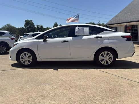 Used 2024 Nissan Versa S FWD image 8