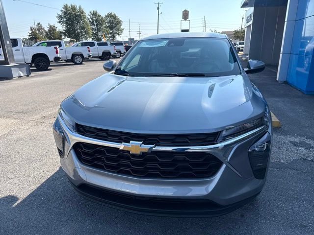 New 2026 Chevrolet Trax LS w/ LS Convenience Package FWD image 4