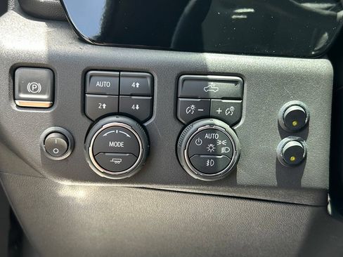 Used 2025 Chevrolet Silverado 1500 LT Trail Boss AWD/4WD image 24