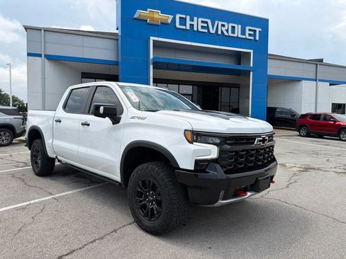 Used 2023 Chevrolet Silverado 1500 ZR2 w/ Technology Package AWD/4WD image 1