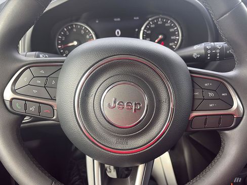 Used 2022 Jeep Renegade Latitude AWD/4WD image 23