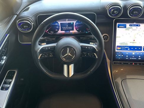 Used 2025 Mercedes-Benz GLC 300 4MATIC image 15
