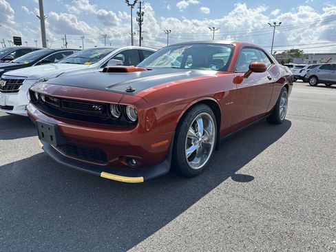 Used 2020 Dodge Challenger R/T RWD image 1