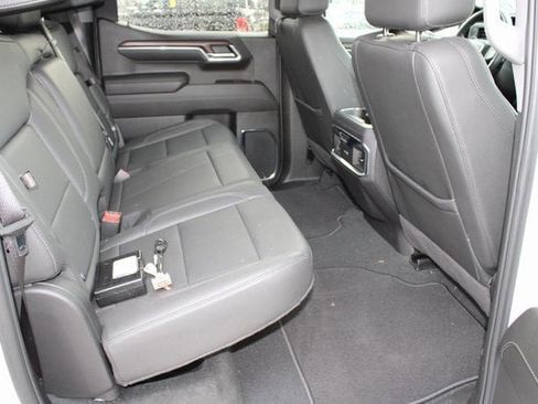 Used 2024 GMC Sierra 1500 SLT image 17
