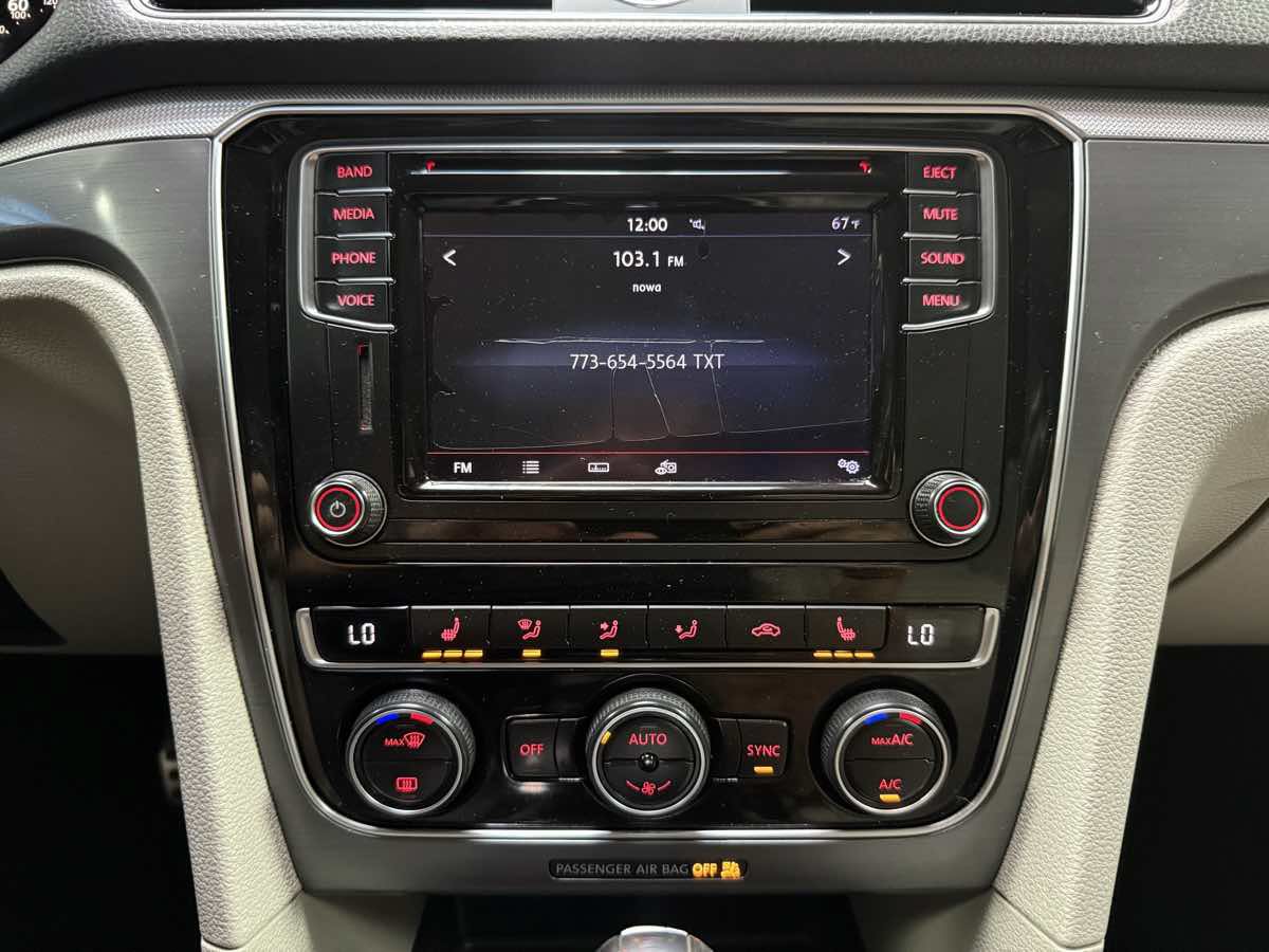 Used 2017 Volkswagen Passat 1.8T R-Line FWD image 19