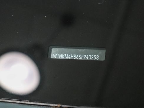 Used 2025 Mercedes-Benz GLC 300 4MATIC image 30