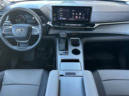 Certified 2025 Toyota Sienna XLE w/ XLE Plus Package FWD image 12
