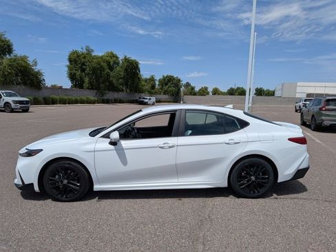 Used 2025 Toyota Camry SE FWD image 5