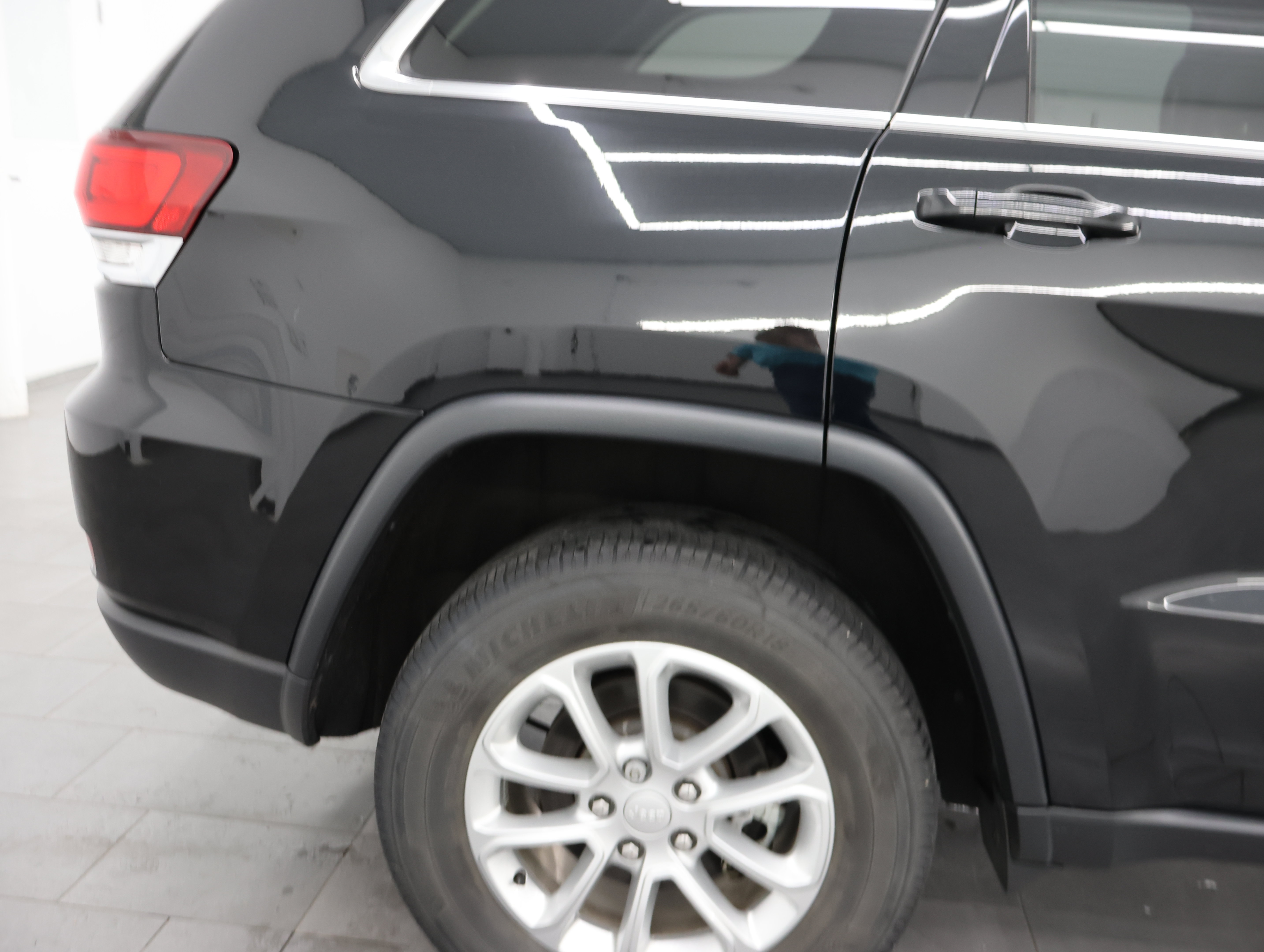 Used 2021 Jeep Grand Cherokee Laredo AWD/4WD image 25