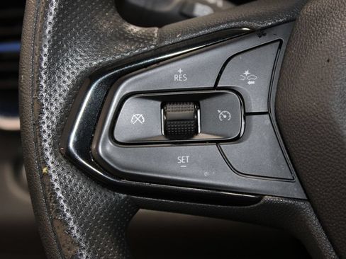 Used 2025 Chevrolet Trax LT FWD image 28